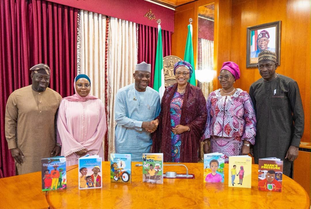 PBATMediaCentre's tweet photo. After various interventions in three years totaling over N15billion, First Lady Remi Tinubu has once again donated 140,000 copies of seven educational books to the Federal Ministry of Education for distribution to public school libraries across Nigeria. https://t.co/3yXf3sBiIa