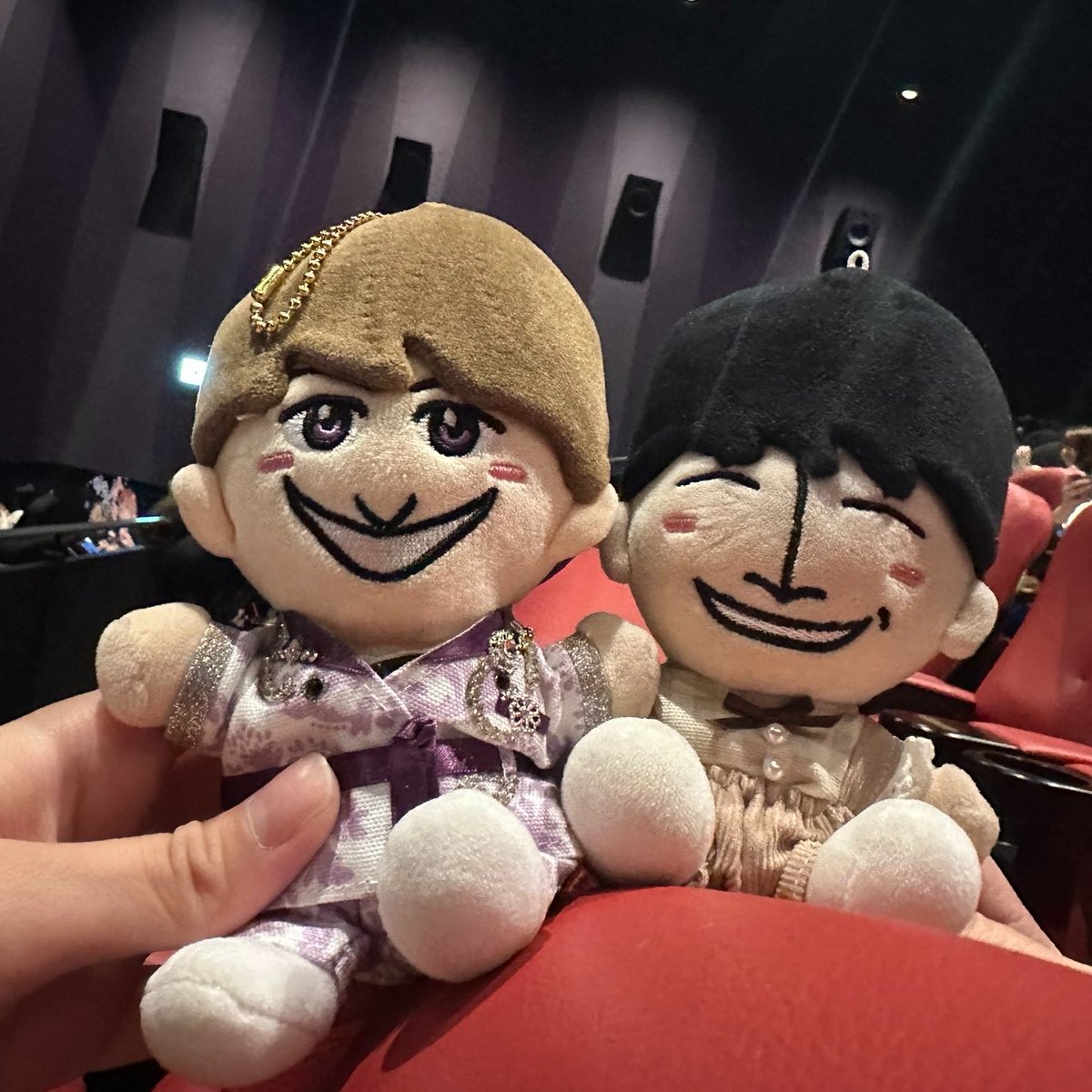 msms___o0's tweet photo. 2日連続で映画館きたの初めてかもしれない！🍿🥤
昨日の応援上映も今日の副音声上映も楽しかった〜！😚🎶
 #映画おそ松さん https://t.co/4PNKHOdLLj