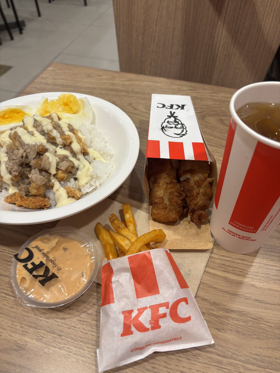 emiliobuddies_'s tweet photo. It’s KFC Day! @KFCPhilippines ❤️🍗

We tried the KFC Chicken Tenders, and they're definitely worth it! This is a must-try!

#KFCDay #KFCTenders https://t.co/SMqY8DOnpq