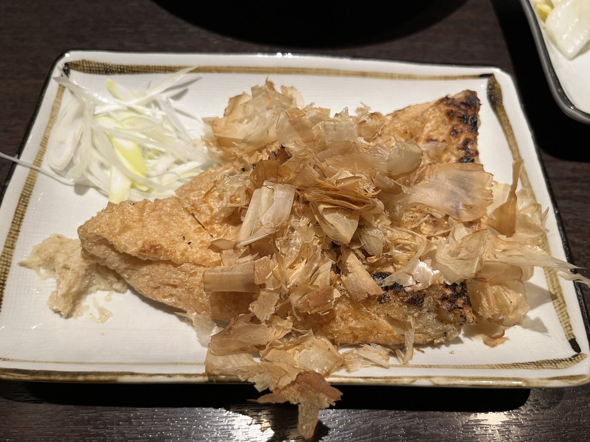 fwmo412's tweet photo. ラ後のビ！

どうしても来たかったお店！
22時ラストオーダーで、ギリギリに来たにも関わらず、汗だくのおばちゃんを笑顔で迎え入れてくれた（感謝）

牛タンのタタキめちゃ美味い！！ https://t.co/K1pimOfiFK