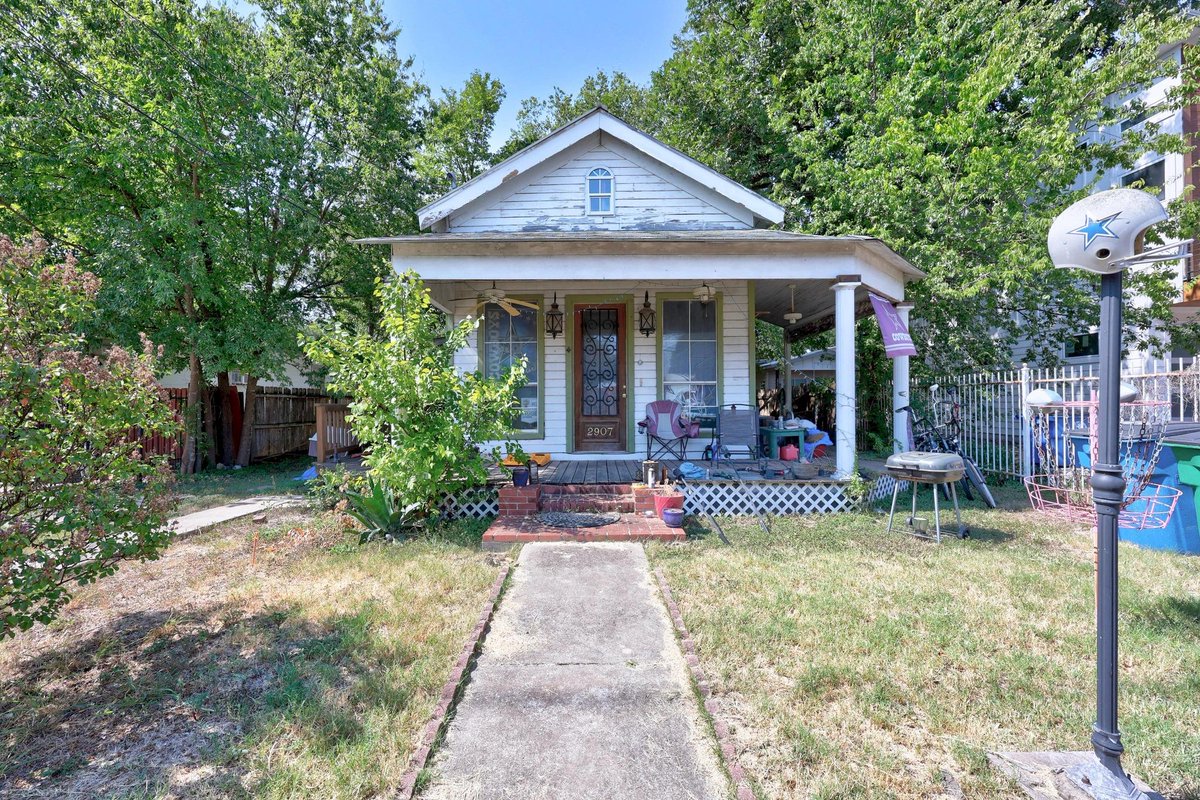 MaryFealkoff's tweet photo. 2907 E 5th St, Austin, TX, 78702
2 bed | 1 bath 652 Sq. Ft.
Active | 399000
https://t.co/eK2nOkWSPM
Unlock the potential of one of East Austin's most exciting redevelopment opportunities. Situated on an oversized SF-3-NP zoned lot at 2907 E 5th Street, this property offers... https://t.co/NDyc45H7jD
