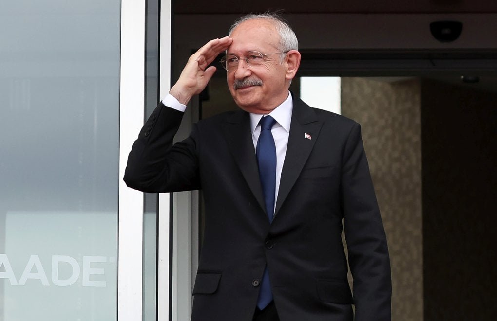 Haber's tweet photo. Tutuklanan Deniz Göktaş, kendisiyle görüşen Kemal Kılıçdaroğlu'na "CHP'yi salın." dedi.

(Barış Pehlivan) https://t.co/nuXklN1ICh