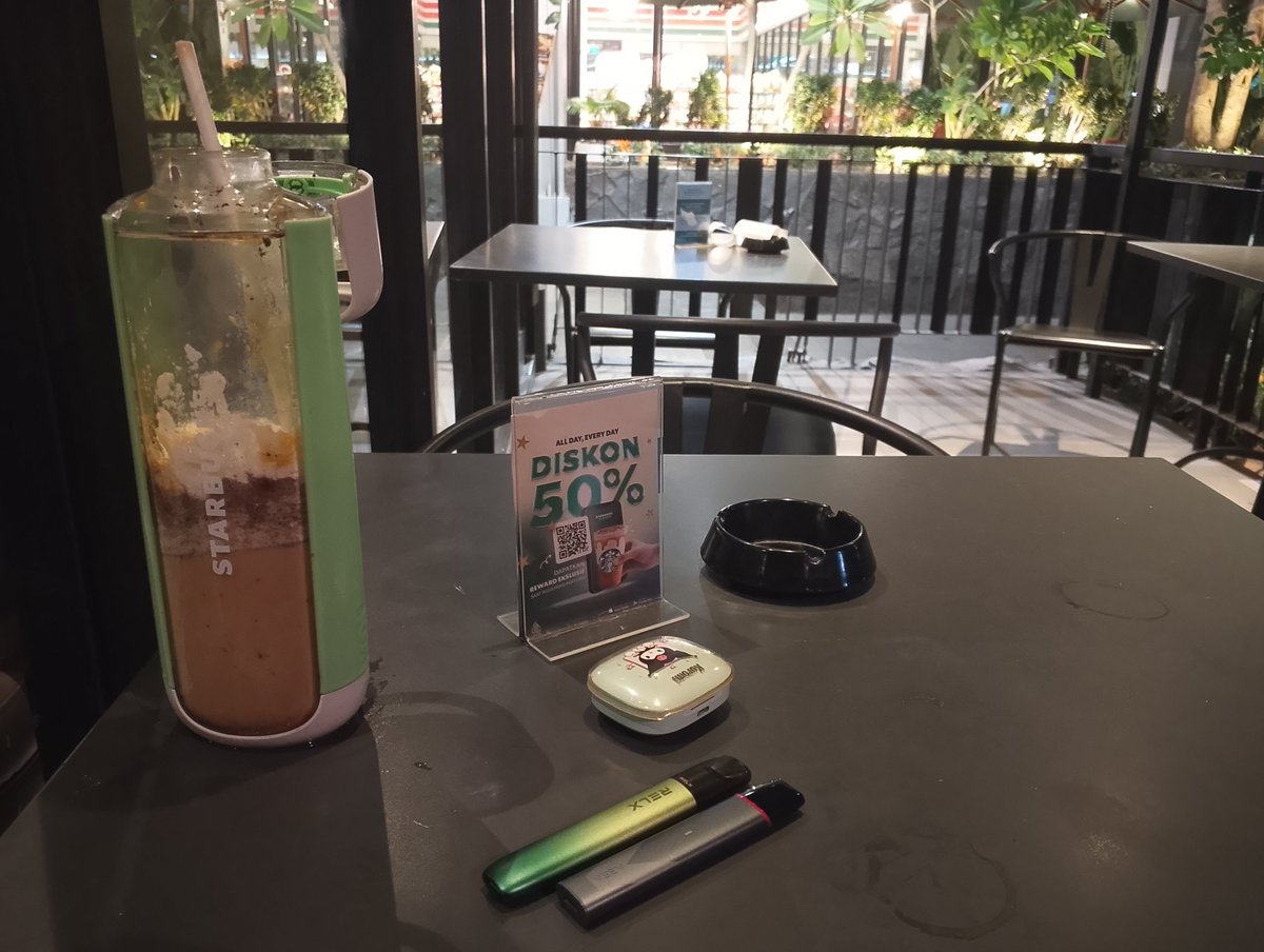 Tristanchris_'s tweet photo. Being alone doesn't mean you're alone, just enjoy your time......
#palembang #ngopi #pushrank #MLegend #alone https://t.co/zG81yaenJi