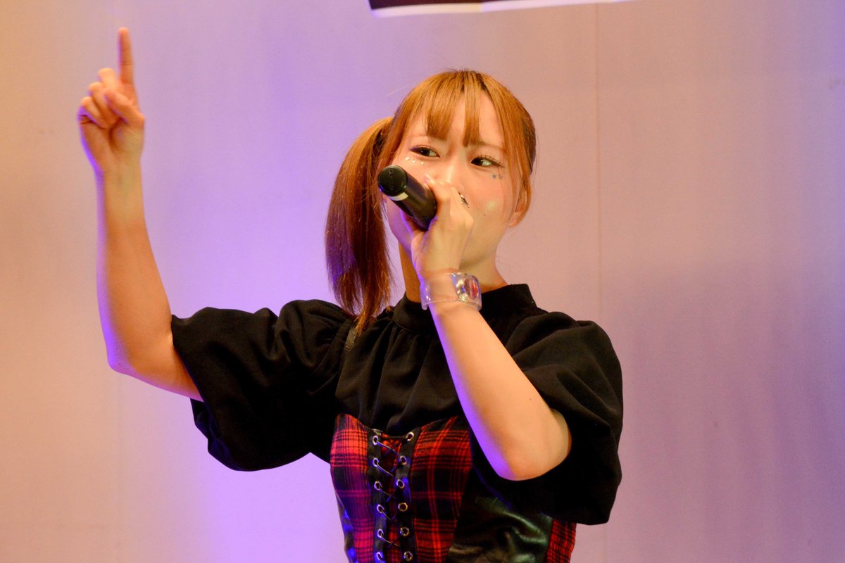 WkV7XTMxf4WJUIM's tweet photo. 6/28(日)福島県矢吹町にある
矢吹町文化センター小ホールで行われた、
Ultra AddictのCocoloさん、Aoiさんの
生誕祭の時のArrow Heartの
小豆るこさんのライブ写真です。
-1/4。格好いい、衣装です。
#ArrowHeart
#小豆るこ
#推しるこ https://t.co/kMjkLfKjJR