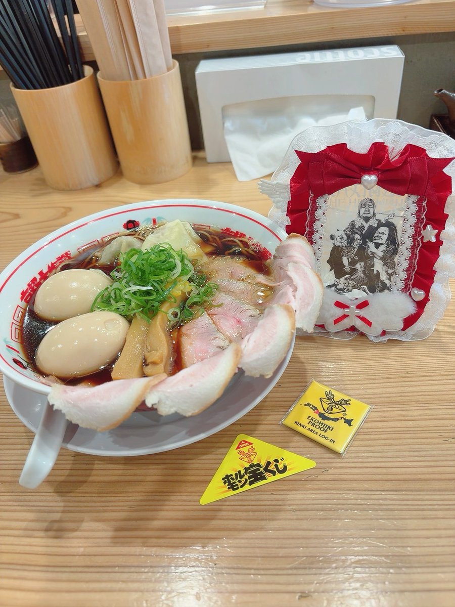 maimai_seri's tweet photo. 京都にある腹ペコえこひいき店
らぁ麺きむらさんで麺活🍜
ラーメンの器が京都大作戦仕様で感動しました🥲🩷
#マキシマムザホルモン
#腹ペコえこひいき店 https://t.co/9czqQZHC6x