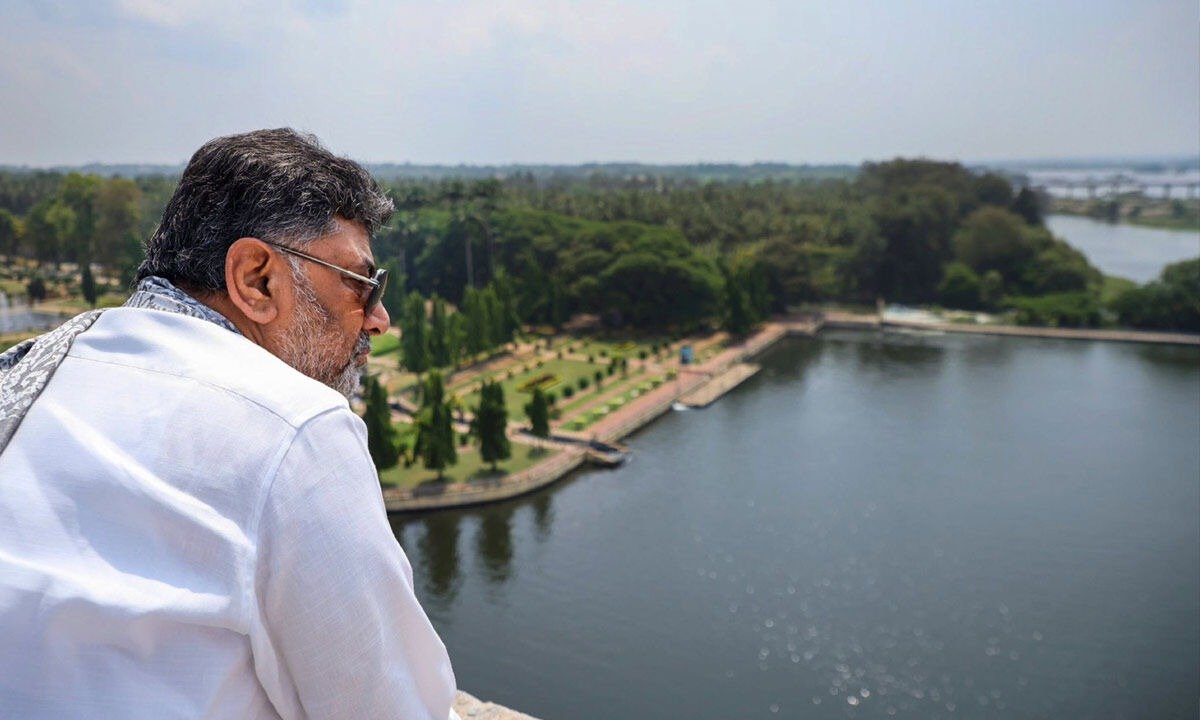 nabilajamal_'s tweet photo. KARNATAKA TELLS FARMERS: DON'T BANK ON DAM WATER THIS SEASON

CM DK Shivakumar said reservoir water will not be released for irrigation unless the state sees better rainfall, citing poor monsoon conditions and low dam levels

He urged farmers to plan sowing carefully

The government said drinking water and drought preparedness are now the top priority