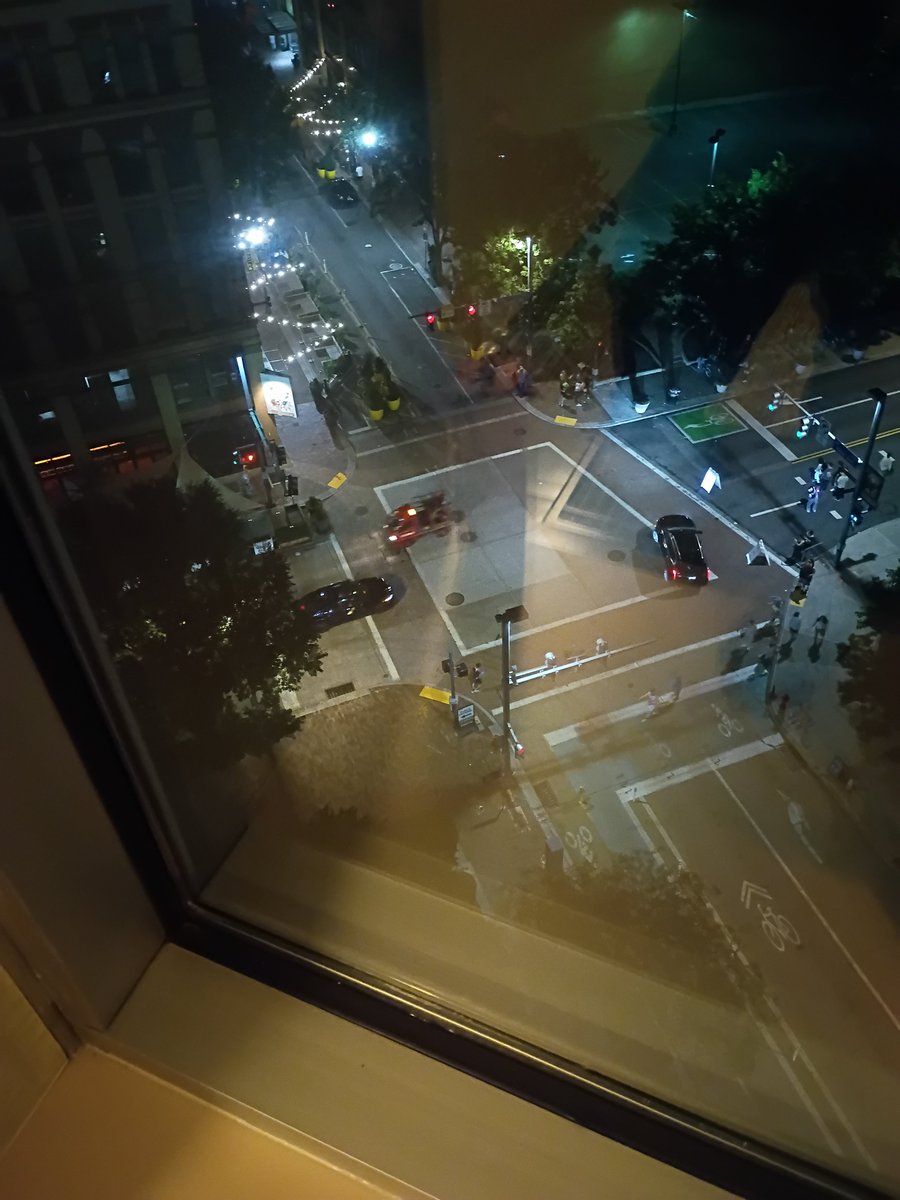 Budugen's tweet photo. @JayTheGryphon Like look at it and the size of other cars. Right as I was going to go back to my room it started leaving. Look at the cars in comparison https://t.co/ZSmnrksf9K