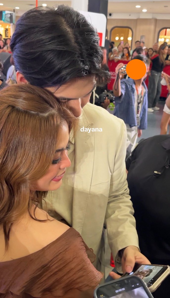 cheekboneniWR's tweet photo. gano po ka-close yaaaan

WILBEA GRANDEST LUL DAY
#LoveULots 
#YsaTong https://t.co/xbOB8XEgui