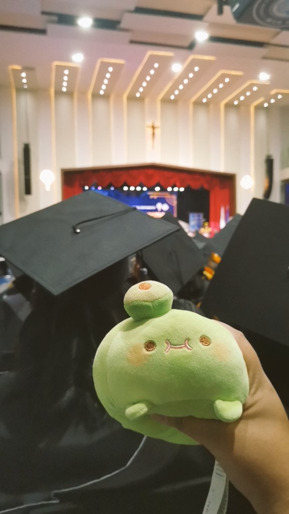 arthmariee's tweet photo. 🎓 🎉

Mayb an art work on a later date to celebrate (´・ω・`) https://t.co/lOlzzcdMnD