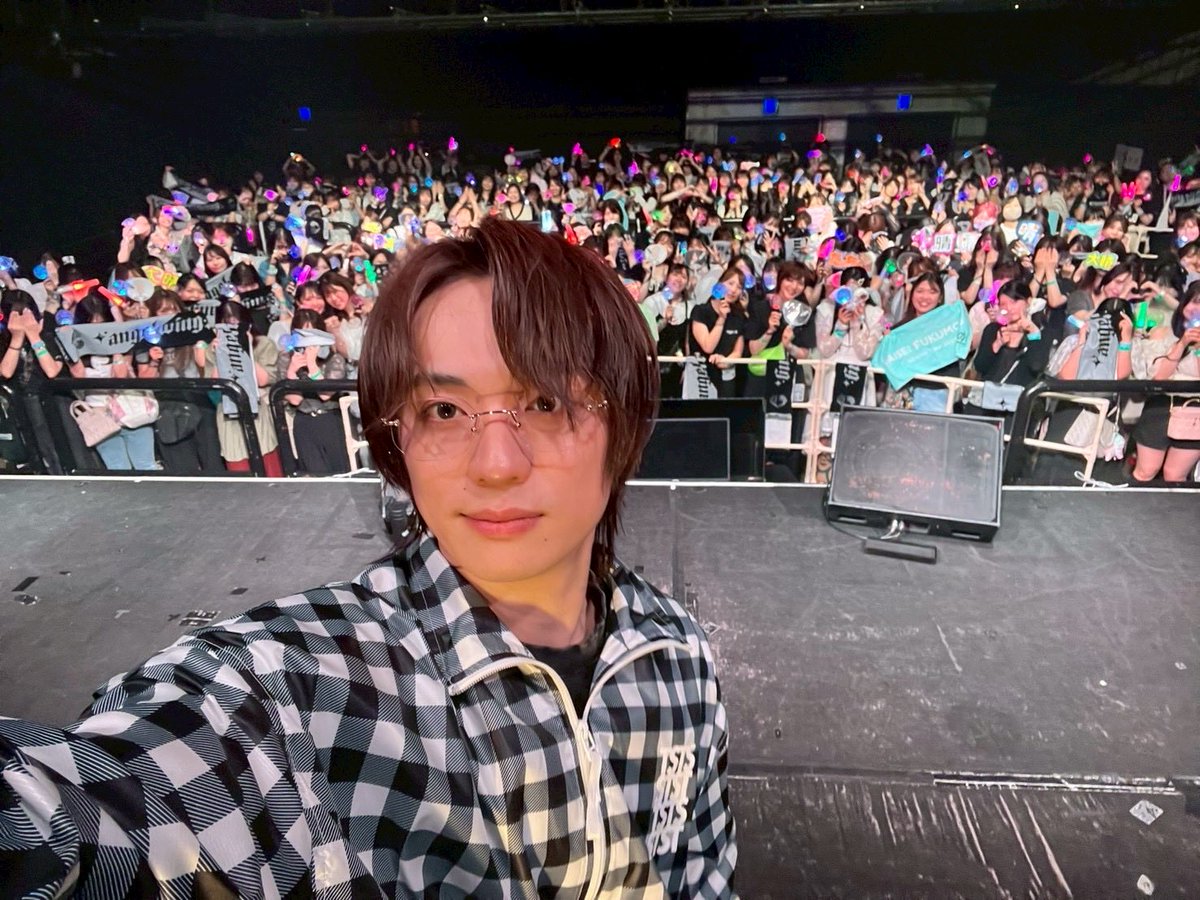 Taisei_F10's tweet photo. 新潟公演ありがとー！！今日はかわいいよりかっこいいが多かった気がする！
そしてリムレス！
明日は金沢公演よろしく！ https://t.co/MqQElEZ2yl