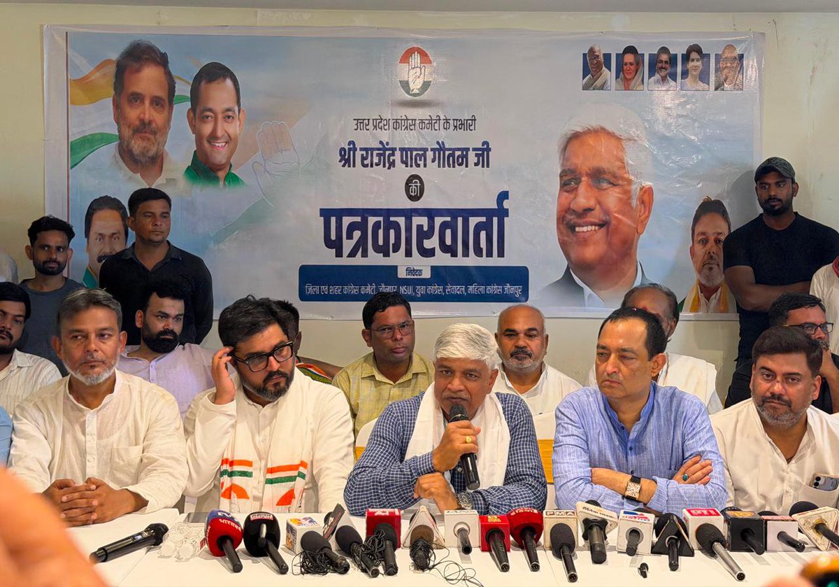 NadeemjavedINC's tweet photo. आज जनपद जौनपुर में उत्तर प्रदेश कांग्रेस के माननीय प्रभारी श्री राजेंद्र पाल गौतम जी ने अति महत्वपूर्ण पत्रकार वार्ता को संबोधित किया।

भाजपा सरकार की जनविरोधी नीतियों, बढ़ती बेरोज़गारी, महंगाई और बिगड़ती कानून-व्यवस्था से त्रस्त देश और प्रदेश की जनता बदलाव चाहती है, और कांग्रेस उसी बदलाव की मज़बूत आवाज़ बनकर हर मोर्चे पर संघर्ष कर रही है।

📍जौनपुर