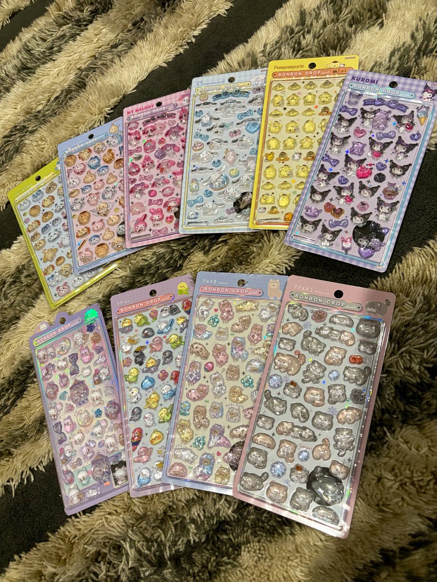 asu_ware's tweet photo. ボンドロポップアップに行って来ました😭✨
人気のシールは売り切れだったけど今まで見た事ない量のボンドロに囲まれて幸せでした！！
普通にどこでも買える日が来ると良いな〜でもなかなか手に入らないから欲しくなるのかな〜🧚🏻‍♀️ https://t.co/MfCkUYa9Z1