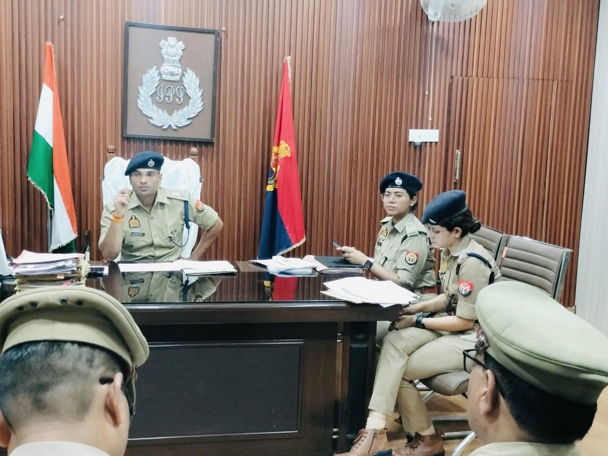DcpEast's tweet photo. श्रीमान पुलिस उपायुक्त पूर्वी श्री सत्यजीत गुप्ता द्वारा चोरी, लूट, डकैती, नकबजनी, ट्रांसफॉर्मर चोरी एवं पशु चोरी जैसी घटनाओं की गहन समीक्षा करते हुए इन अपराधों में प्रकाश में आए अभियुक्तों का सत्यापन कर डोजियर तैयार करने एवं नियमानुसार आवश्यक कार्यवाही किए जाने के निर्देश दिए गए https://t.co/1oIYCR1m0b