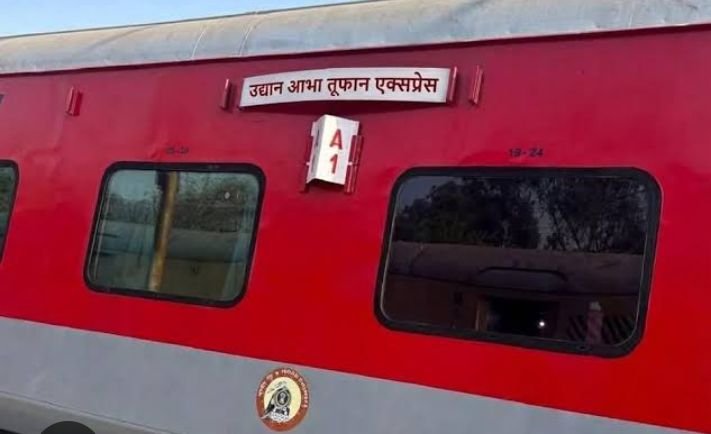 Bhavesh63021079's tweet photo. श्रीमान @AshwiniVaishnaw @GMNCR1 @drmncrald महोदयजी दैनिकयात्रियों, विद्यार्थियों की सुविधाहेतु 13007-13008आभाउद्यान तूफान एक्सप्रेस एक्सप्रेस ट्रेनका पुनःसंचालनएवं इस ट्रेनका भरथनास्टेशन पर ठहरावकराने कृपाकरे।🙏 #Railway @sdenc_ald
@CPRONCR @RailMinIndia @PMOIndia
@devashish0001 https://t.co/HZvqJOC4O7