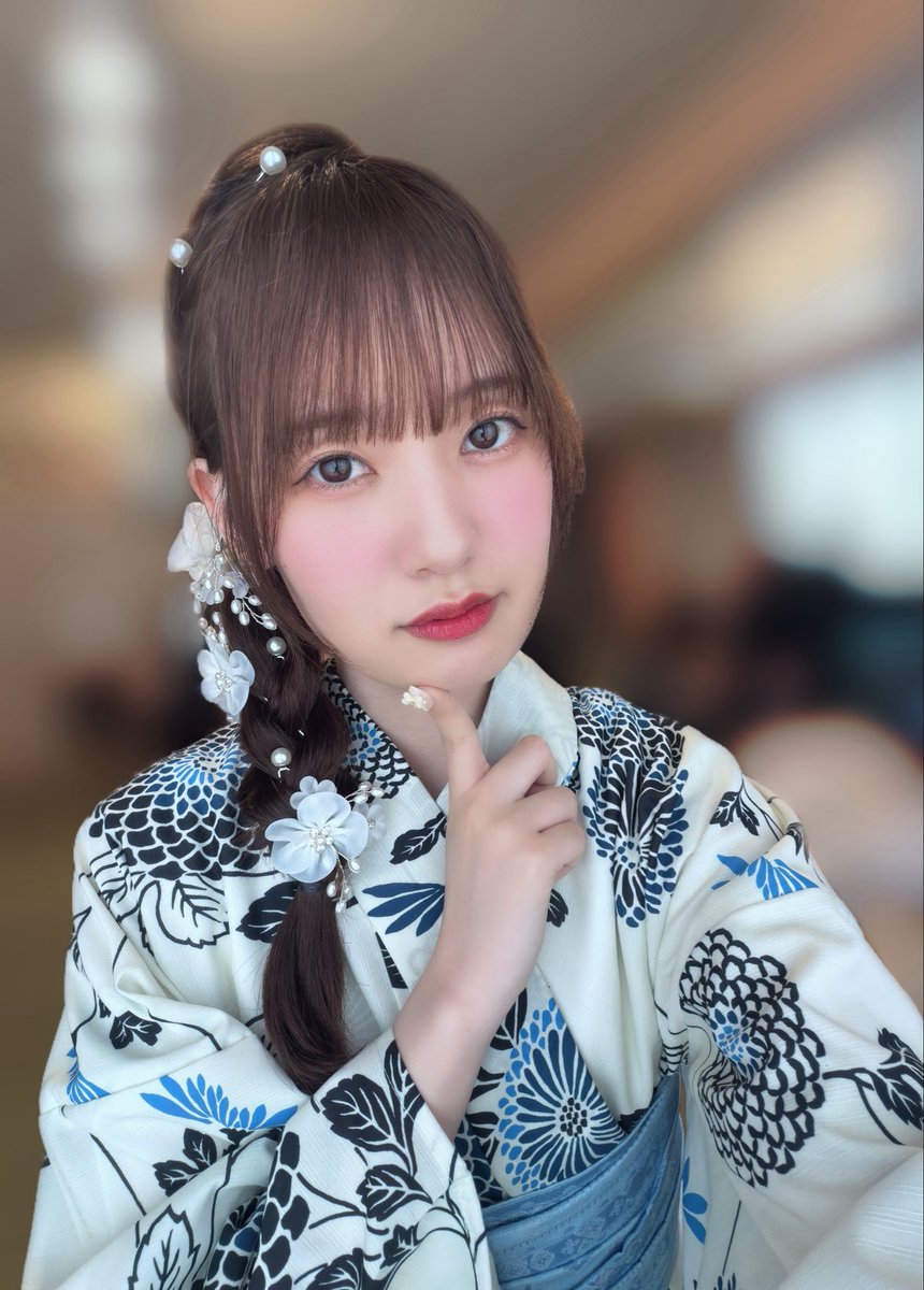 reina_kawamura6's tweet photo. 今回のグッズも浴衣着用してます👘 
前回とは違った雰囲気のグッズです！ぜひチェックしてみてくださいね！✨️ #すーかわ https://t.co/8vmx9PUOAX