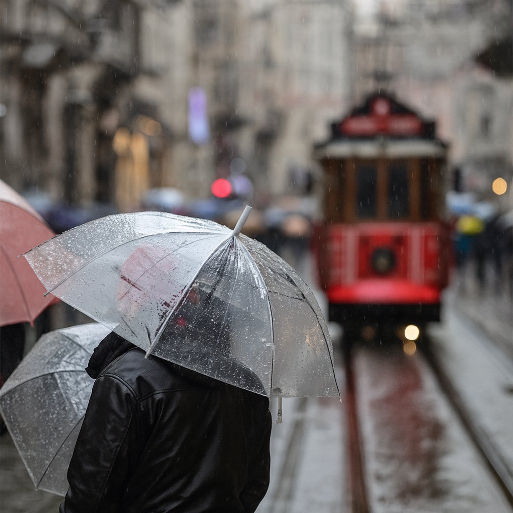 pusholder's tweet photo. İstanbul Valiliği, yarın beklenen gök gürültülü sağanağın yol açabileceği olumsuzluklara karşı tedbirli olunması uyarısında bulundu. https://t.co/OhOe7ZsLLu