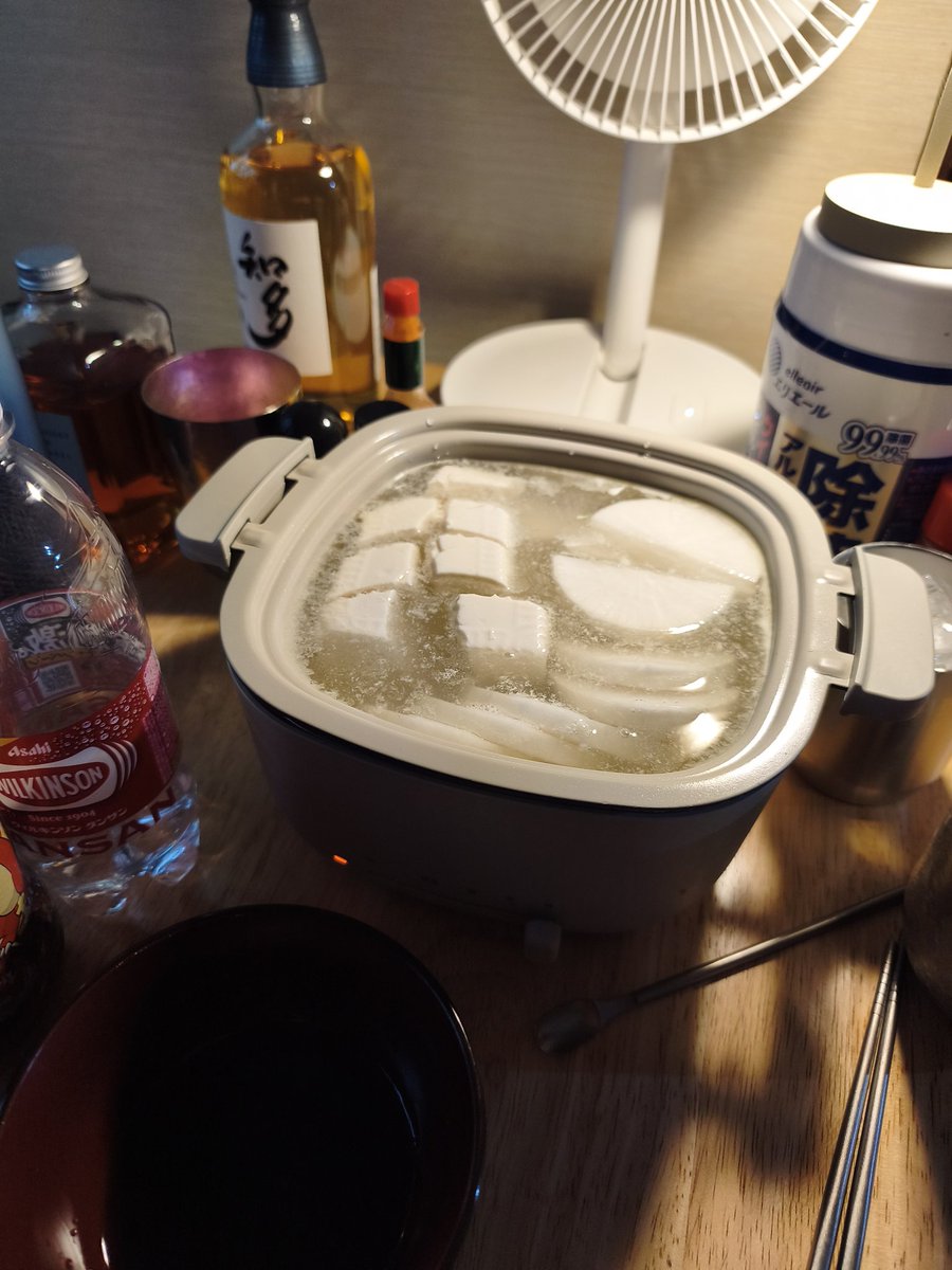 MAD_MrM's tweet photo. 連休最終日の夜は大根豆腐鍋でキメる https://t.co/Y0to04y9pu