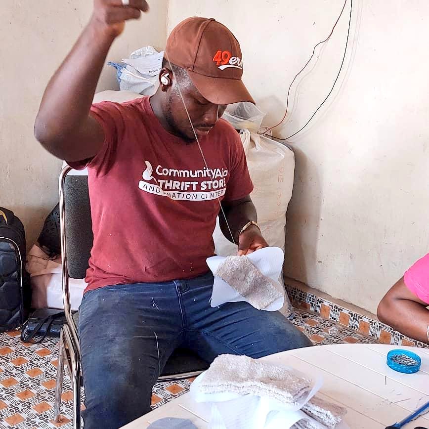 GirlsPrideGam's tweet photo. Men and boys have an important role in supporting menstrual health.

We encourage fathers, brothers, uncles and teachers to see buying sanitary pads as a normal act of care. 

We also involve them in learning how to make reusable sanitary pads in schools and local communities. https://t.co/CtWWknsLBE