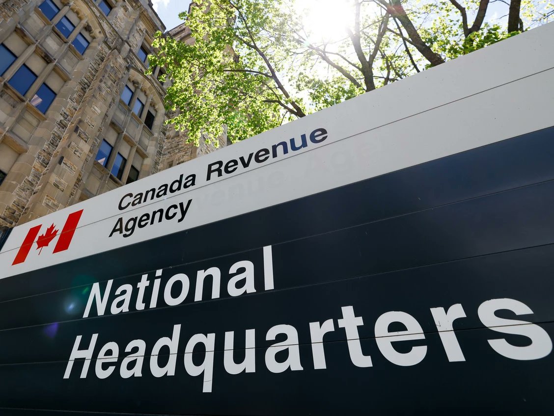 nationalpost's tweet photo. $1,826 is the maximum amount a family can get from the government under the new Canada Groceries and Essentials Benefit, which lands in bank accounts today. But when you add that to the Goods and Services Tax  credit, that's a decent windfall, right? No. It turns out, this is a government rebranding exercise https://t.co/kWXD76yDic