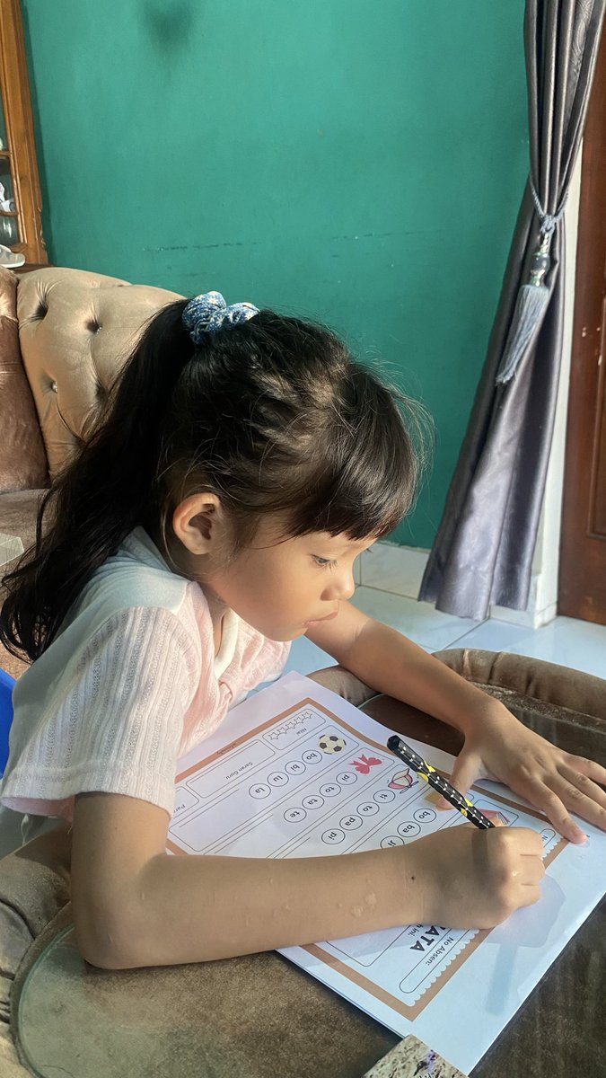 auliariski46654's tweet photo. hi! aku guru private yang bisa ngajar dari pra-sekolah (les calistung), SD, SMP, dan SMA. jadwalku masih ada yang kosong, kalo kalian ada yang mau private bisa chat aku yaa!🤩🙇🏼‍♀️ https://t.co/hv1JzXRT0e