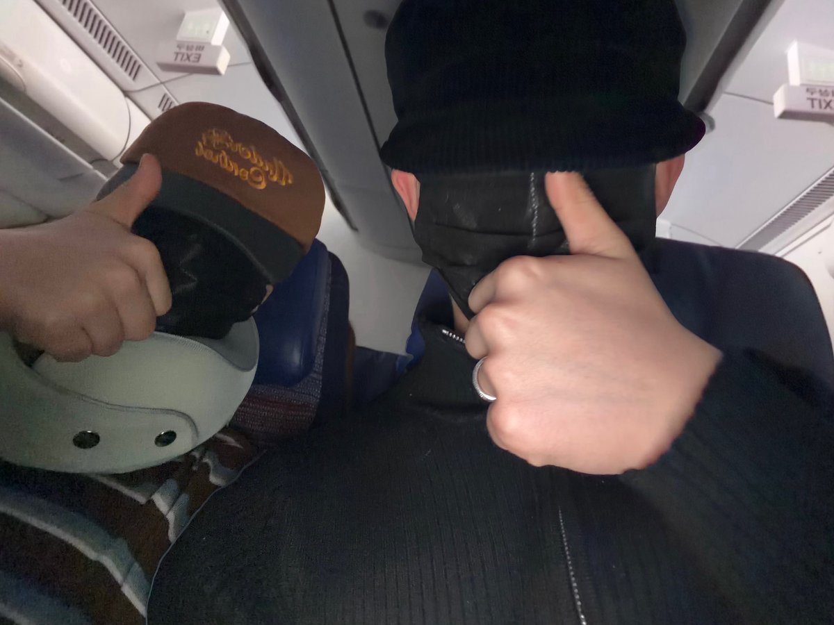 chihramishu's tweet photo. 06즈 CHIHWON AIRPLANE SELCA!!!!!!!!!!! https://t.co/rfznhF2Omk