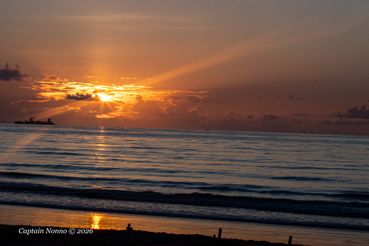 PirateNonno's tweet photo. Shine upon us in 3, 2, 1.....hello Space Coast! https://t.co/taL1RinItz