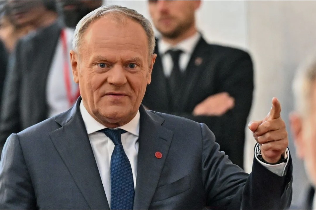 DakdaR22's tweet photo. - Donald Tusk - PM of Poland 

"The truth is obvious: Vladimir Putin is a war criminal, and the only reason for the war in Ukraine is Russia's aggression against Ukraine. There is no room for neutrality or false equivalence here. When it comes to who is responsible for this war, who is the aggressor, who is the victim, and what caused this war, there is no room for negotiation. 

You can negotiate the terms of peace, discuss how to help Ukraine and to what extent, but there is absolutely no room for speculation about who is guilty and who is not"

Simply awesome man 
🫡