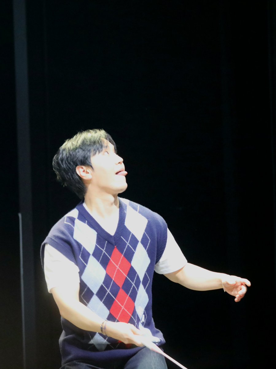 lapoem_gam2's tweet photo. 표정은 거의 배드민턴 선수임 https://t.co/REJWdm2IXj