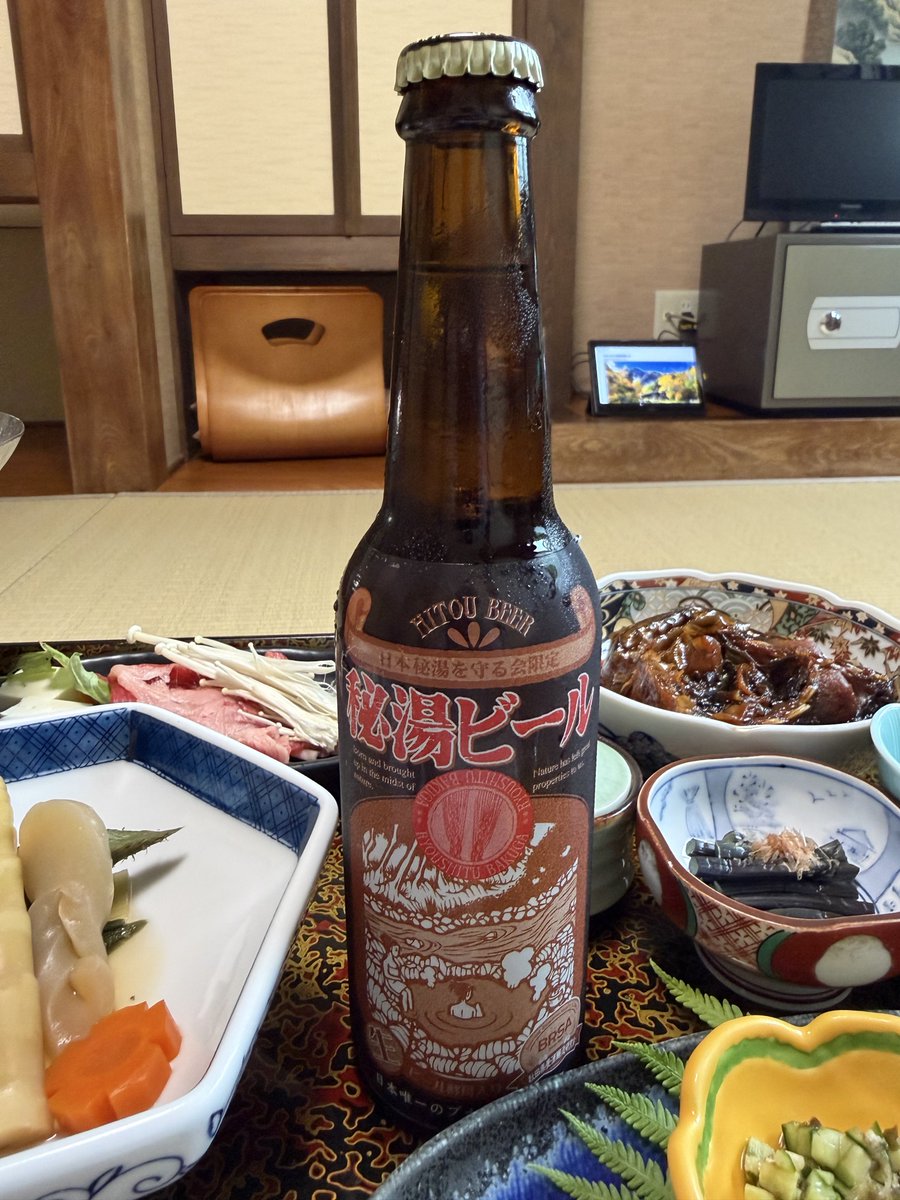 fuyakeru_onsen's tweet photo. 夕食はお部屋で😊
ちゃんと秘湯ビールも頼みましたよ〜 https://t.co/JNWoXdKpm5