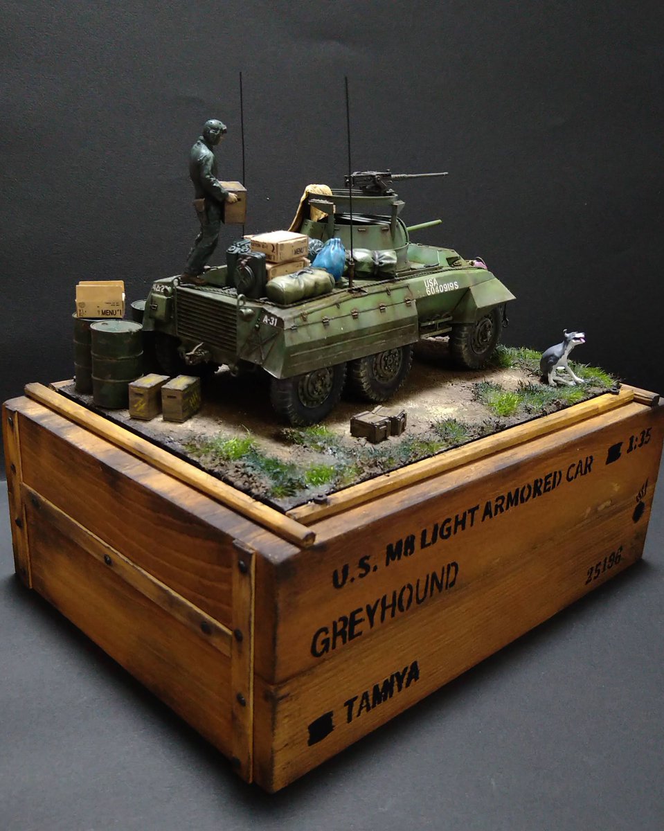 emon4719's tweet photo. GREYHOUND 完成
忙しく積み荷をする兵士とお気楽ワンコの作品です🐶

#TAMIYA https://t.co/FMfjwYwh8Q