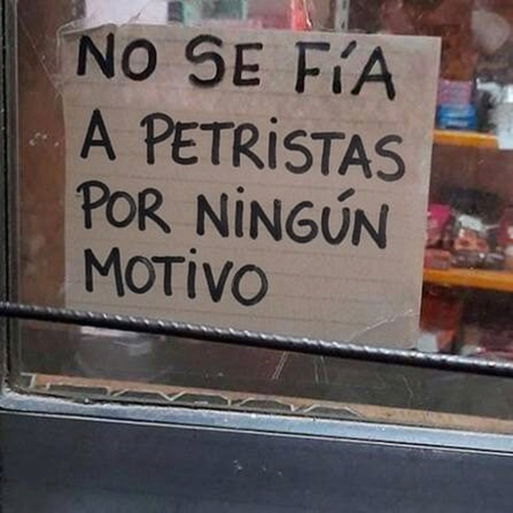 RenataSokolov's tweet photo. Este señor de esta tienda merece que todos vamos a comprarle … te amo tendero que defiendes tu país ! https://t.co/UTx0VLUhgK