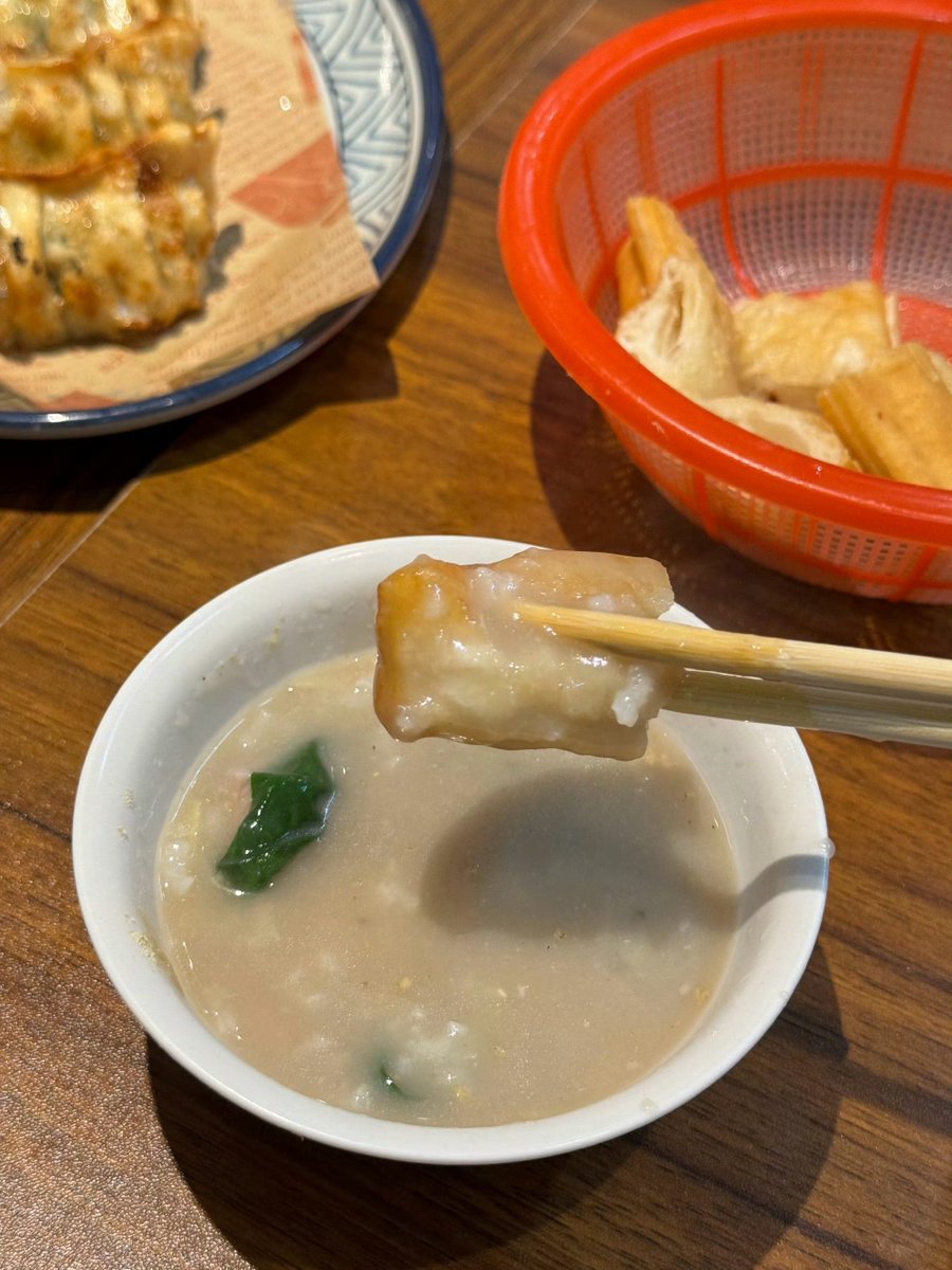 ShaukatAwan1999's tweet photo. [Hungry This crispy fried dough stick (youtiao) from the street stall is perfect for a quick morning bite!  No, wait—crispy, fluffy youtiao dipped in soy milk hits different! Grab yours before they sell out!]， https://t.co/qyg0PHhORg