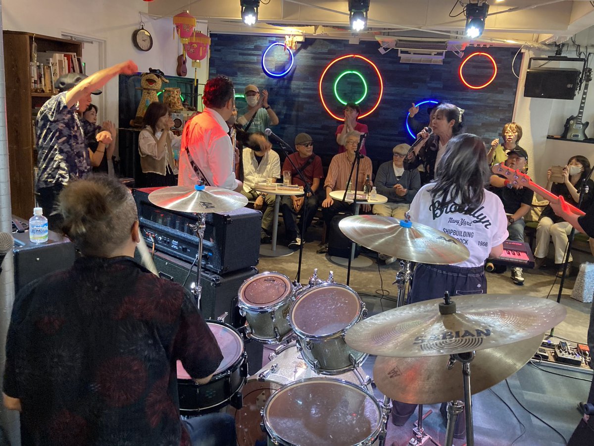 Drums_SHINGO97's tweet photo. 2026年6/28(日)
#daydreamkichijoji
【THE80"s】2度目の出演しました。
今回はトリを務めました。
その後のセッションもやりました。
既に次回以降の出演オファーいただきました😊
ありがとうございます！
次回は横浜#こびとさん LIVEです。
#リキューブ https://t.co/6ZTnKGhs5G