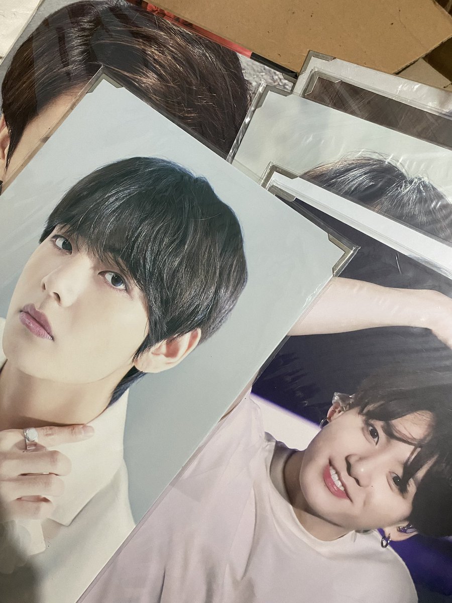 apichaya30545's tweet photo. แจกแก้บน #BTS_WORLDTOUR_BANGKOK

-พรีเมียมโฟโต้ 
-พัด
-กระเป๋า
-BTS World

กติกา รี+เมนชั่น การสตรีมหรือการสนับสนุนบังทัน (ot7) 

**ขอคนสะดวกรับหน้าคอน** https://t.co/SPAsv7RU1A