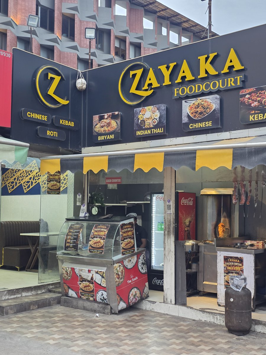 Kilaruness's tweet photo. Unbelievable. I'm shocked but not really surprised.

Hi @CMC_Offcl 

The same place is now open once again with no visible changes in hygeine. Care to respond how they opened once again in just a week? 

Did they implement all the measures instructed by you?

I really thought you guys were sincere 🙏🏻