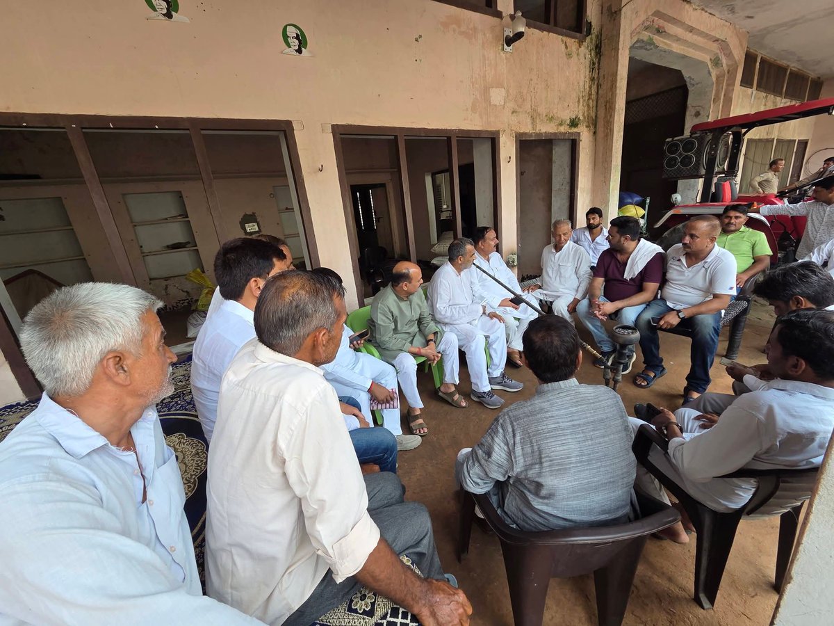 Maninder1370's tweet photo. आज पूर्व केंद्रीय माननीय मंत्री एवं पूर्व सांसद मुजफ्फरनगर Dr Sanjeev Balyan जी, भाजपा के पूर्व जिलाध्यक्ष श्री Shiv Kumar Rana जी के साथ सिवालखास विधानसभा क्षेत्र से भाजपा के पूर्व #प्रत्याशी श्री Maninder Pal Singh जी ने सरधना विधानसभा में विभिन्न ग्रामवासियों के आवास पर जाकर कुशल क्षेम जाना ।