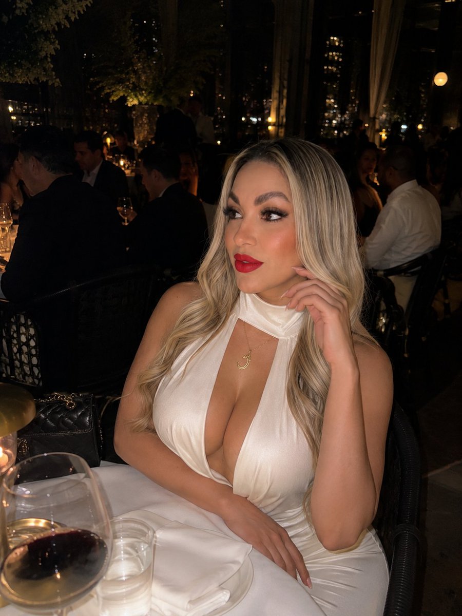 ValeriMommy's tweet photo. Cita de Noche ✨ https://t.co/s0BHLhBJoq