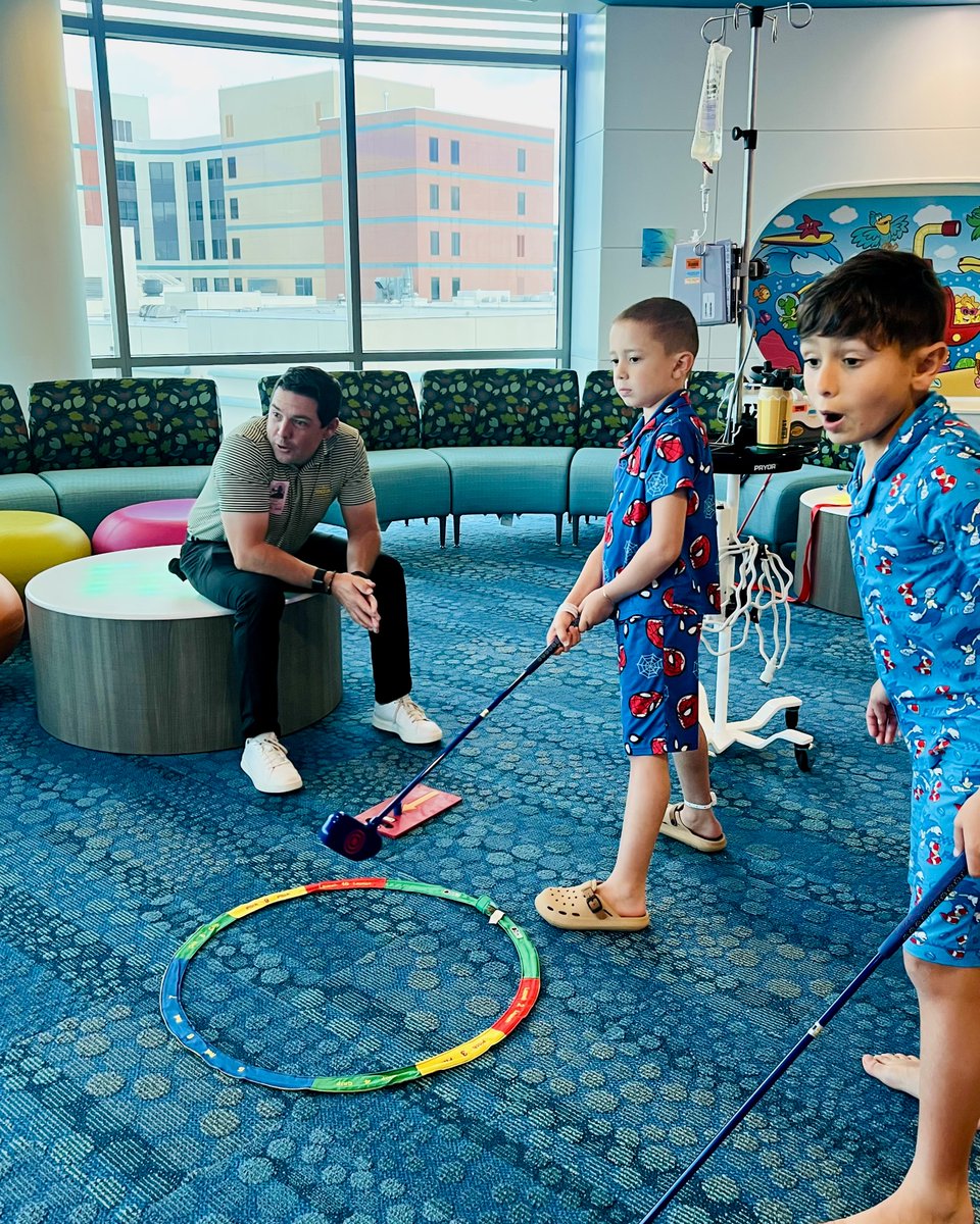 SWFLChildrens's tweet photo. These kiddos had a tee-riffic time with @southfloridapga Pros, Dan Lee and Schuyler Lorette, from Miromar Lakes Golf Club! โณ
#SouthFloridaPGA #PlayYellow #CMN #GoGolisano https://t.co/8m8CTxCCXv