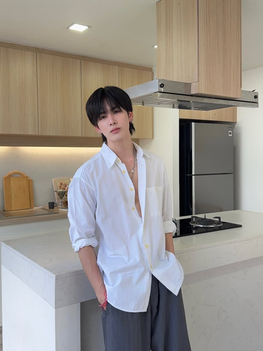 moonmating's tweet photo. ลุคคลีนๆสบายๆแต่หล่อมากกกก🤍

#Santapp https://t.co/C2Bo3uhEYD