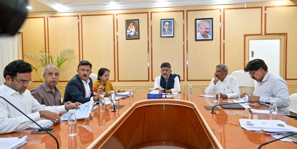kptcl_official's tweet photo. Shri @DKShivakumar, Hon’ble @CMofKarnataka chaired the Energy Department Review Meeting along with Shri @thekjgeorge, Hon’ble Energy Minister, @EnergyDeptGoK at Shakthi Bhavan, Bengaluru. https://t.co/zEelg4SK1p