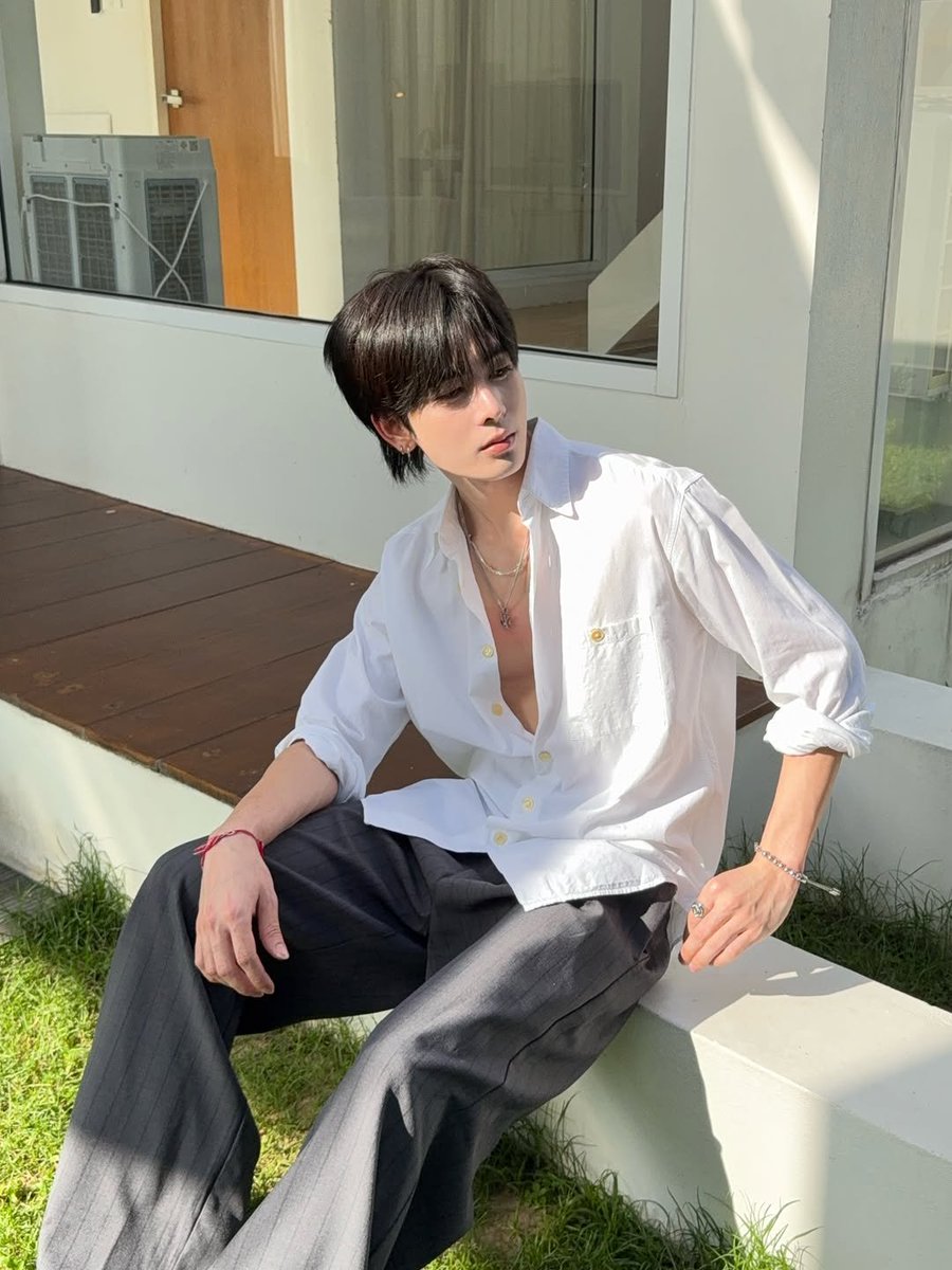 TonsaiJ's tweet photo. ชอบผู้ชายใส่เชิ้ตขาว หล่อสะอาด🤍✨🫶

#Santapp https://t.co/CyWPbCoqy0