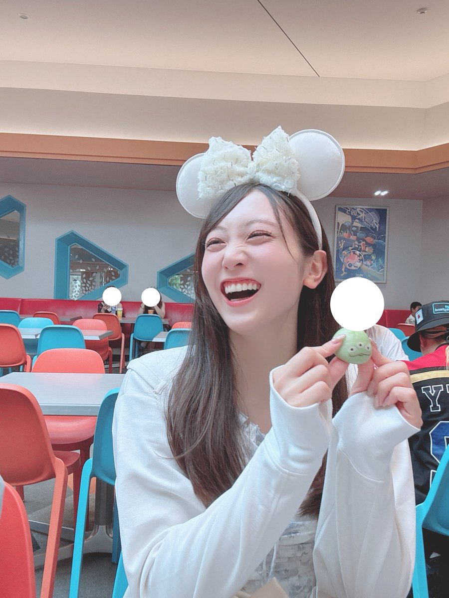 motoyuna_poki's tweet photo. 3期生でディズニー行った時
たくさん写真を撮るわけですよ。

いちばんはこれだった。 https://t.co/45oqlxoLPJ