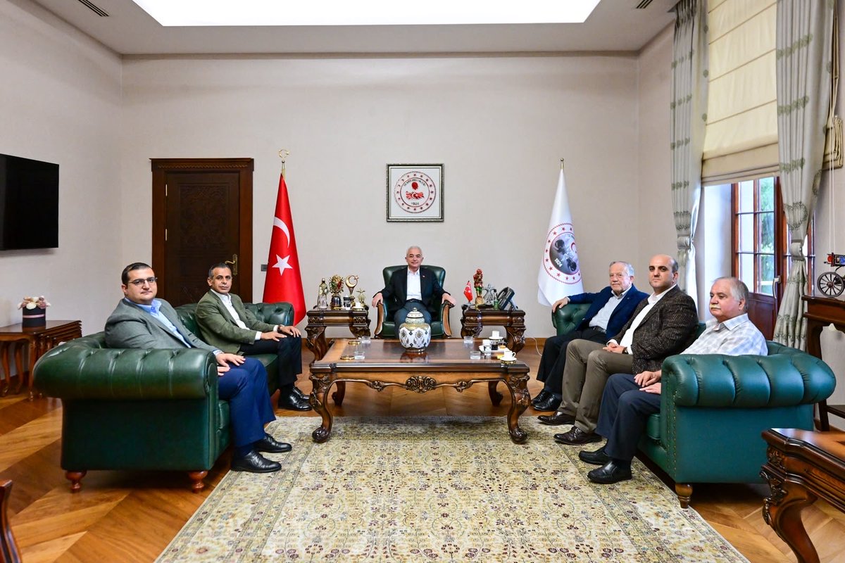 Hyilmazer's tweet photo. Kırklareli Valimiz Sayın Uğur Turan’ı Kartal İmam Hatip Lisesi Kurucu Müdürü Mustafa Gözübüyükoğlu hocam ve Edirne İl Göç idaresi Müdürümüz ile ziyaret ettik. Misafirperverliğinden dolayı Kıymetli Valimiz’e teşekkür ederiz
@turanbulent @abdullahkoklu @ugurturan68 @valikirklareli https://t.co/VZ2iuRDB30