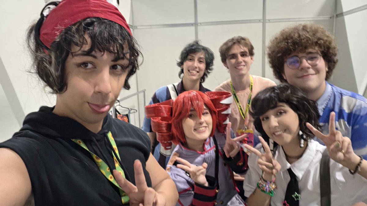zaradobura's tweet photo. Além da Feh passei a tarde com o @PixelPietro64 a lou o foxyzinhone a akira (arroba deles aqui num sei kk) gente buenissima 🥹 O anime são os friends que fazemos pelo caminho mesmo.. https://t.co/vFWDINcykC