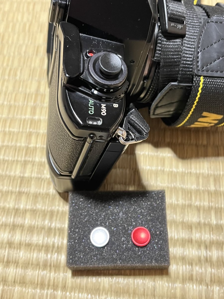 stratusjf1n's tweet photo. こんばんは。

またまた昨日の続きです。

シャッターボタンの
感触が凄く良いF301！

ボタンを押し込まなくても
シャッターが切れます。

EM は押し込まないといけないので、
ソフトレリーズを取り付けました。

以外とF301 良いかも！

#NikonF301
#NikonEM
#フィルムカメラ https://t.co/SFNL5QUeTK