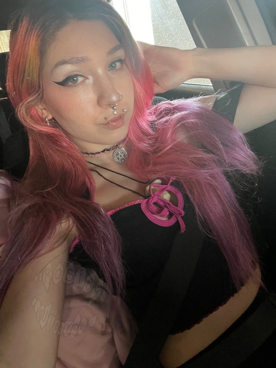 Rosie Rules You🦇🍓 tweet media