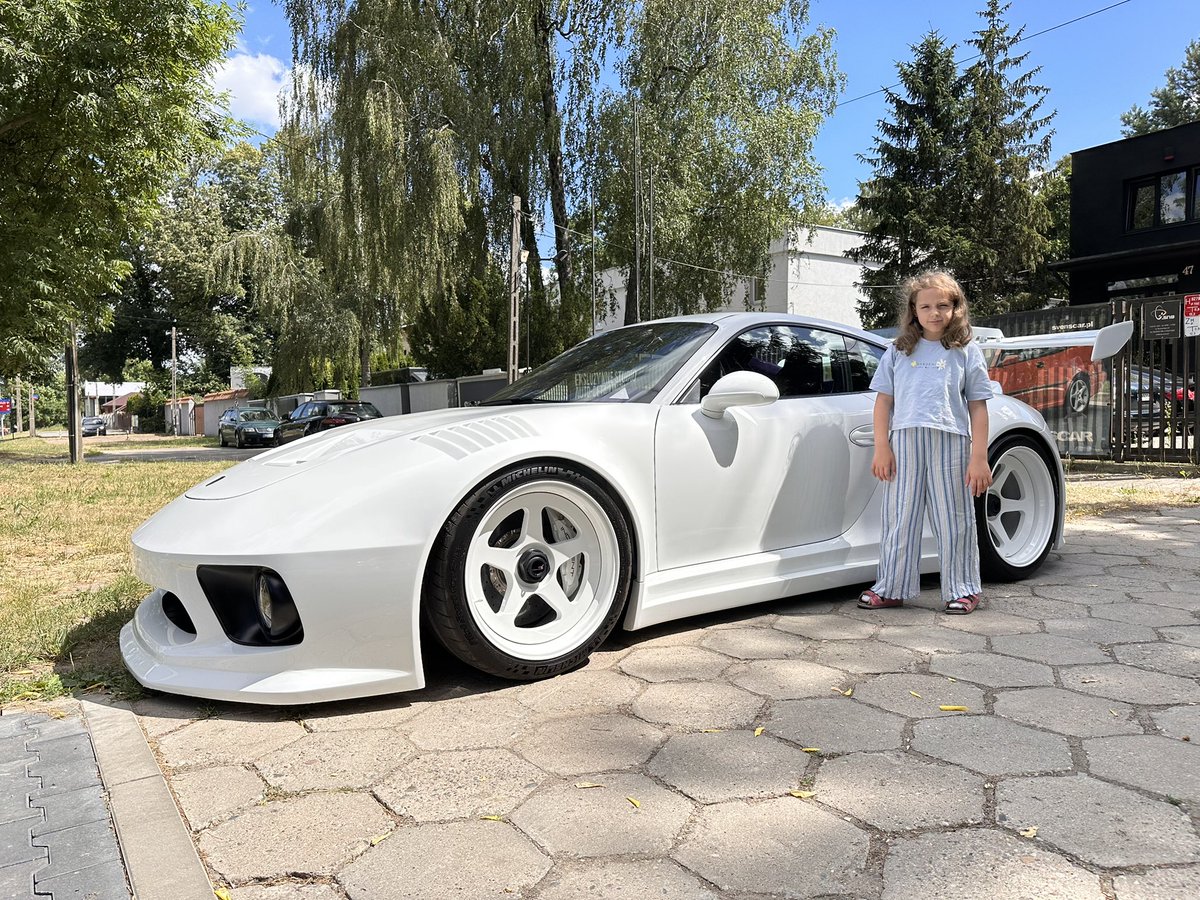 OliWojowniczka's tweet photo. #MotOlivka W wizytą u Wujka Seby. Projekt już nie taki nowy, ale wzbudzający wiele emocji, każdy kto przejeżdża obok zwraca uwagę i ma mniej więcej takie oczy 👀
#indecent https://t.co/gaGGhMkGYI