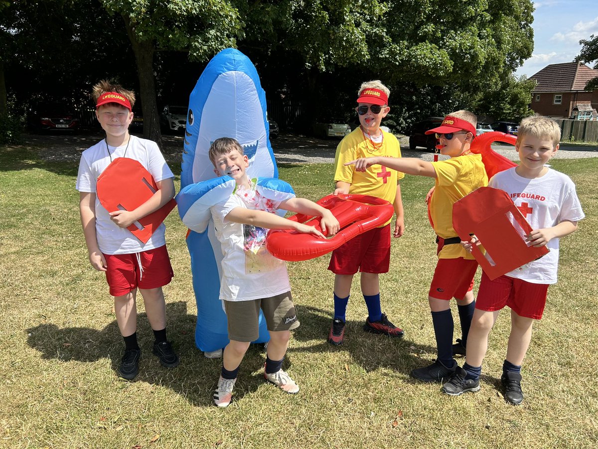 PATKingsSchool's tweet photo. 10/10 for effort on the fancy dress! π
βοΈ Now itβs time to let the primary school games begin! We hope everyone has fun! #SportsDay #TeamKings https://t.co/0YkIdO2Hvl