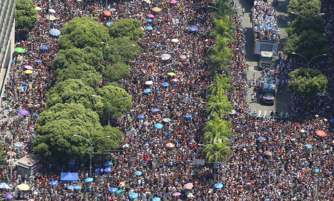 javiermalagon's tweet photo. Carnaval de Rio
2 millones diarios x 5 dias
Muertes por asfixia: 0

Carnaval de Notting Hill
2 millones 
Muertes por asfixia: 0

Pero a los paleros del régimen les urge salir a decir que no hay ningún gobierno local en el mundo que pueda contener a 1.4 millones de personas. https://t.co/F8s4Rket69