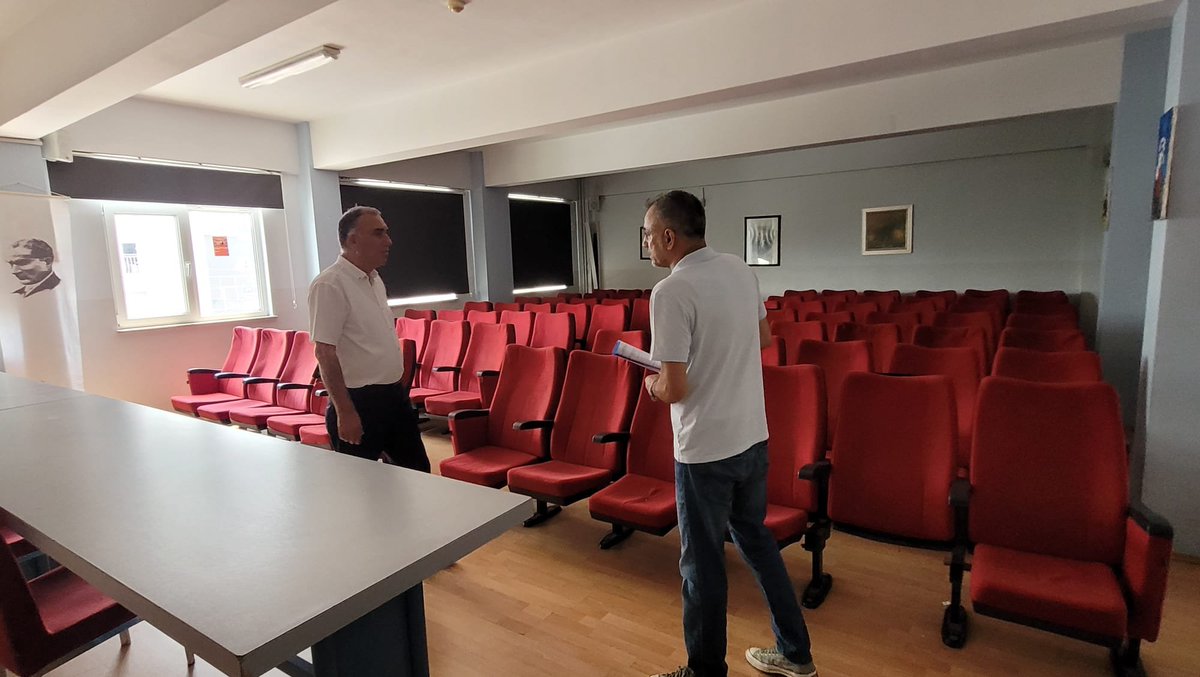 MuratpasaMem's tweet photo. 🏫 2026-2027 eğitim öğretim yılı hazırlıkları kapsamında okullarımızda yürütülen çalışmalar aralıksız devam ediyor.

İlçe Millî Eğitim Müdürümüz Sayın Mustafa Coşkunsu, İnönü Ortaokulunu ziyaret ederek bakım, onarım ve fiziki iyileştirme çalışmalarını yerinde inceledi.

Geleceğimizin teminatı çocuklarımız için okullarımızı yeni eğitim öğretim yılına en iyi şekilde hazırlamaya devam ediyoruz.

#GeleceğimizÇocuklarımız

@tcmeb 
@mebtegm 
@ebubekirsavasci 
@antalyamem07 
@mustafacoskunsu